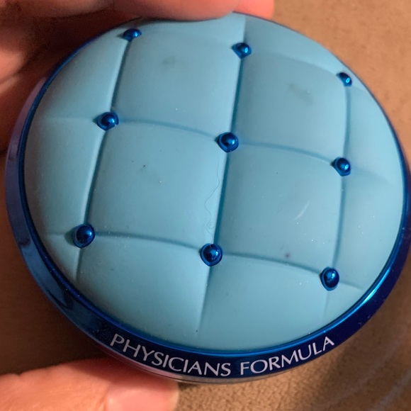 Physicians Formula Mineral Wear Cushion Foundation - Picture 1 of 3